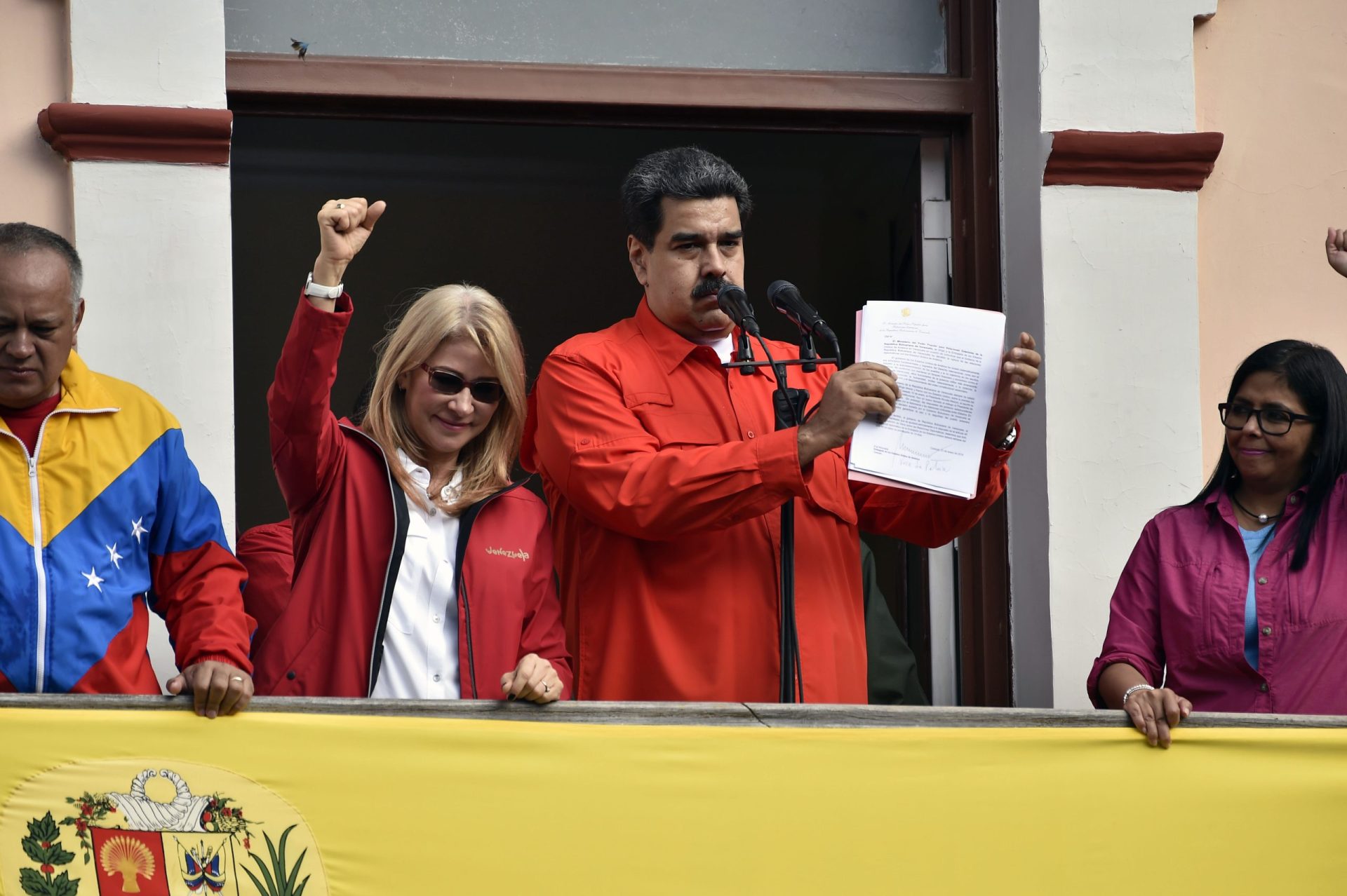 “Não à violência, não ao golpismo”, defende Maduro