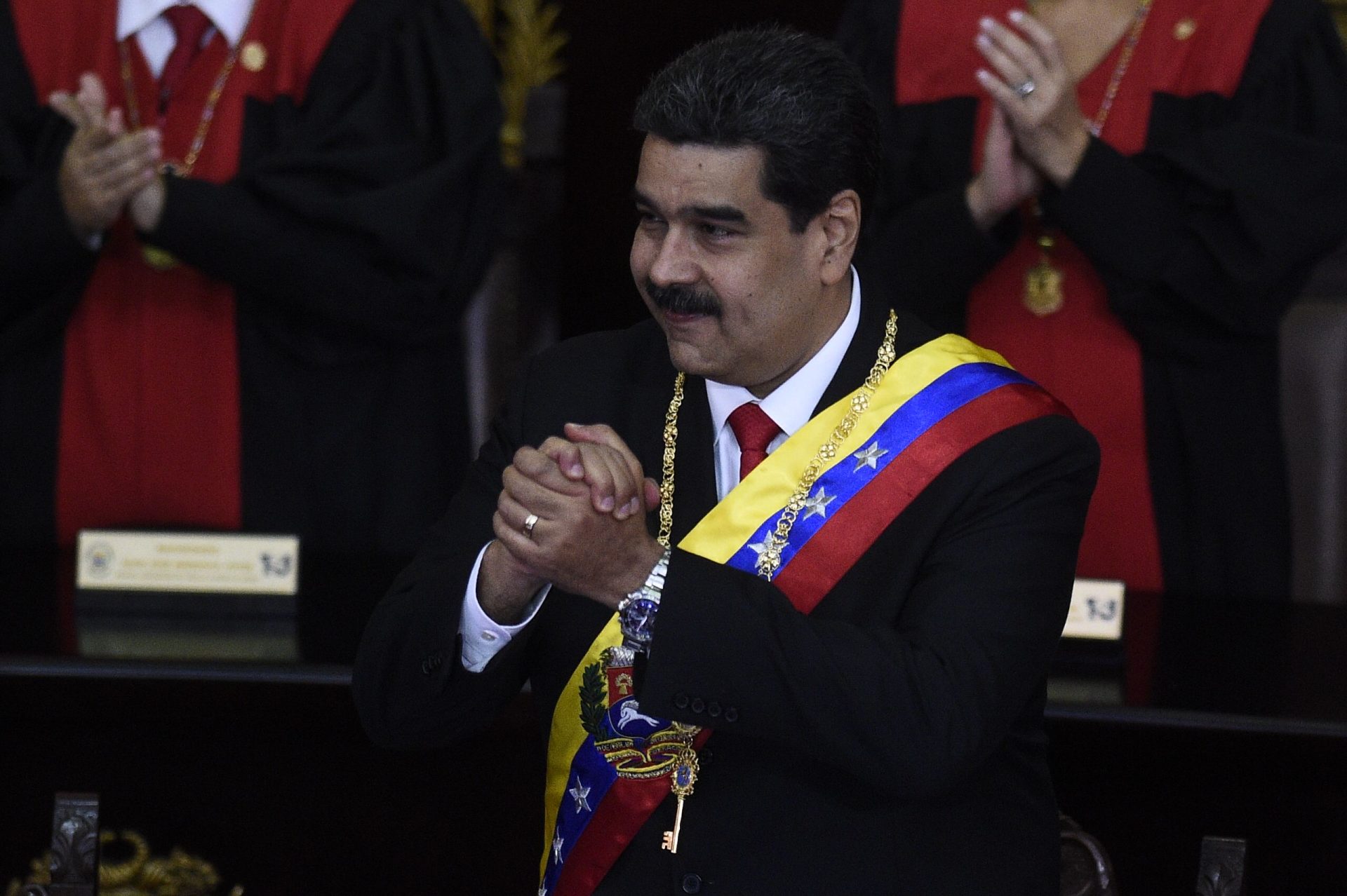 Nicolás Maduro manda fechar embaixada e consulados nos Estados Unidos