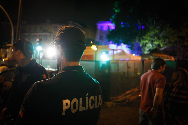 Onda de vandalismo. Caixotes do lixo incendiados em Loures, Sintra e Seixal