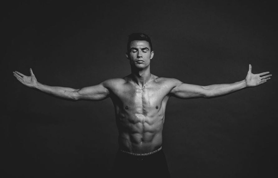 Abdominais de Ronaldo fazem furor nas redes sociais