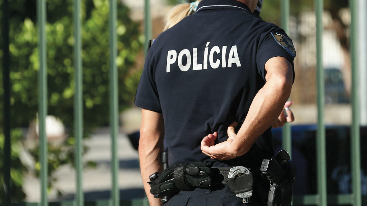 Polícia nega racismo na detenção e pondera apresentar queixa contra autor de vídeo