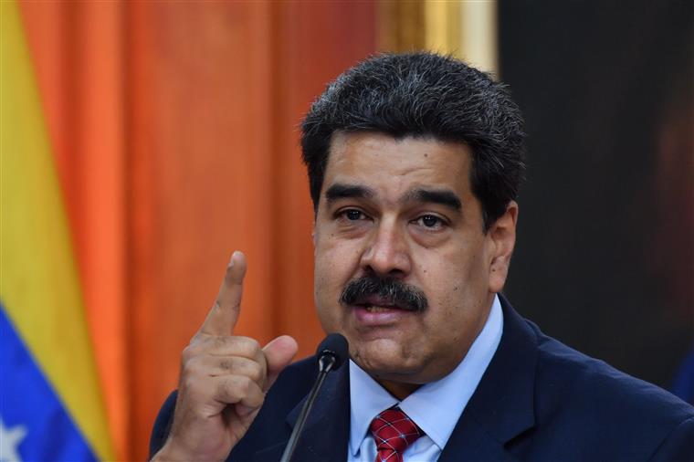 Maduro coloca hipótese de antecipar legislativas, mas recusa presidenciais