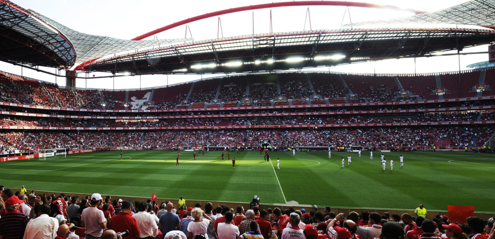 Benfica deixa críticas a arbitragem. “Não há memória de um campeonato com tantos erros”