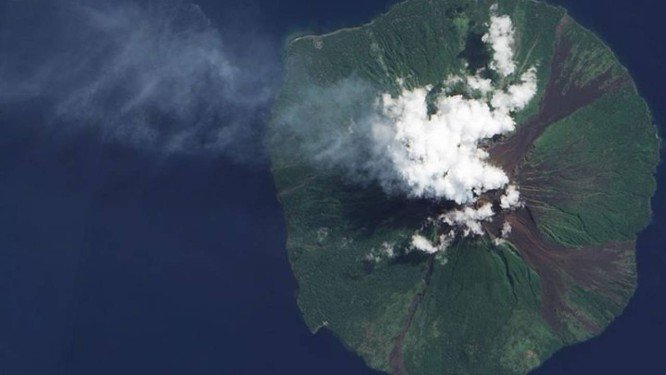 Papua Nova Guiné.Vulcão Manam, um dos mais ativos do país, entrou em erupção