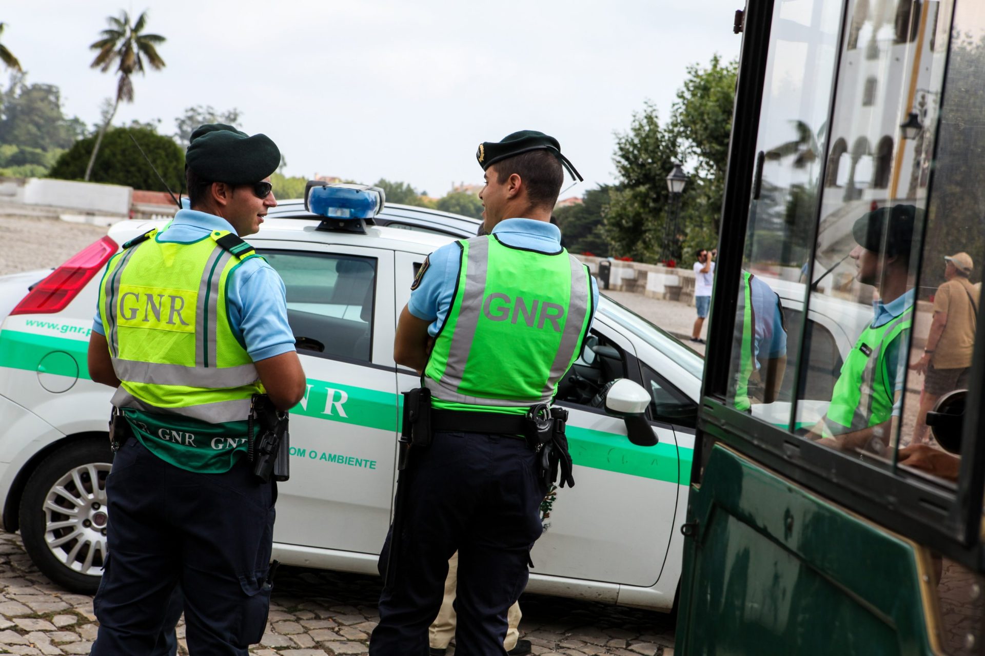 Acidentes rodoviários. Nas últimas 12 horas uma pessoa morreu e outras 14 ficaram feridas