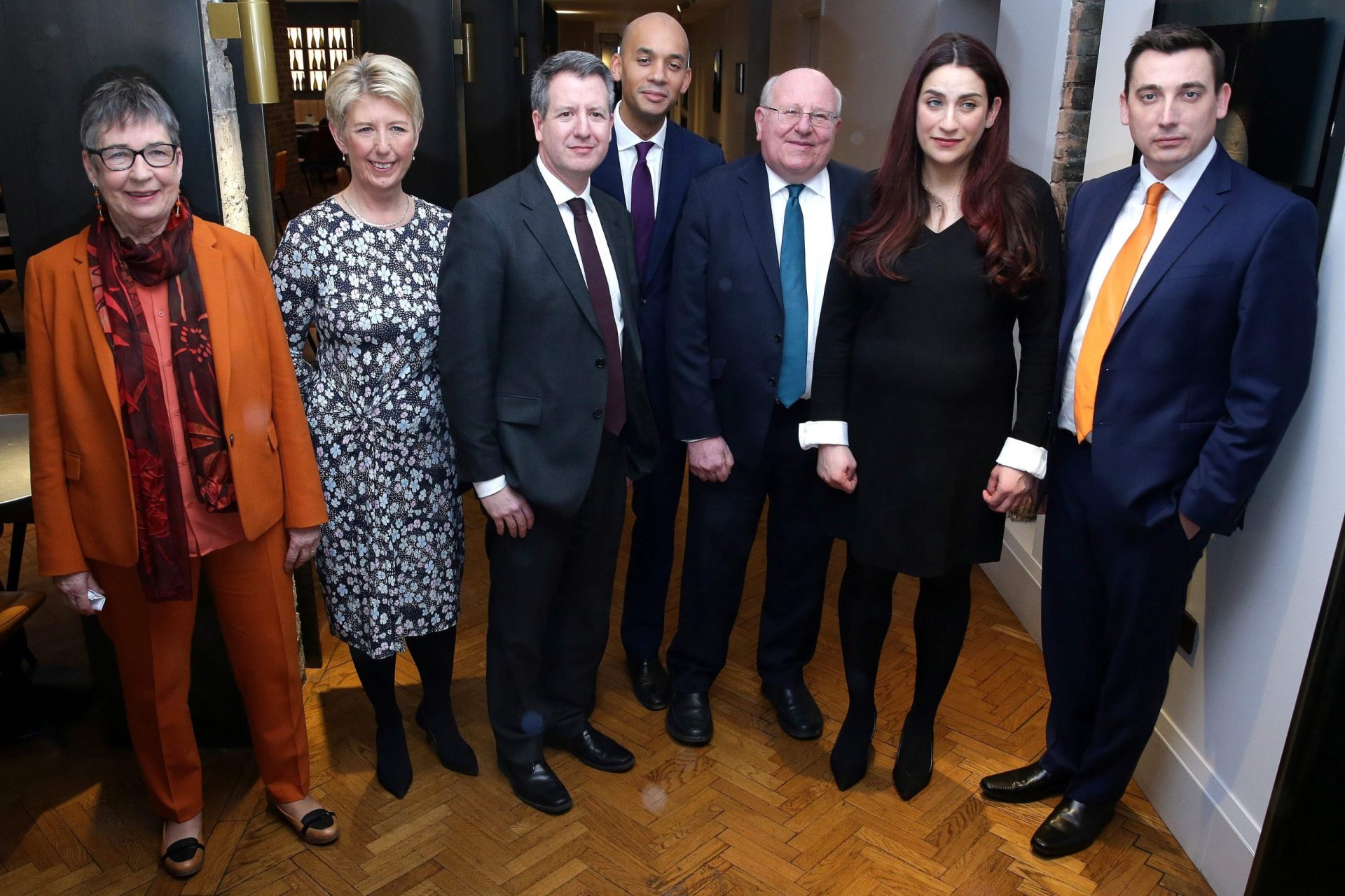 Brexit. Sete deputados britânicos abandonam Partido Trabalhista invocando discordância com Corbyn