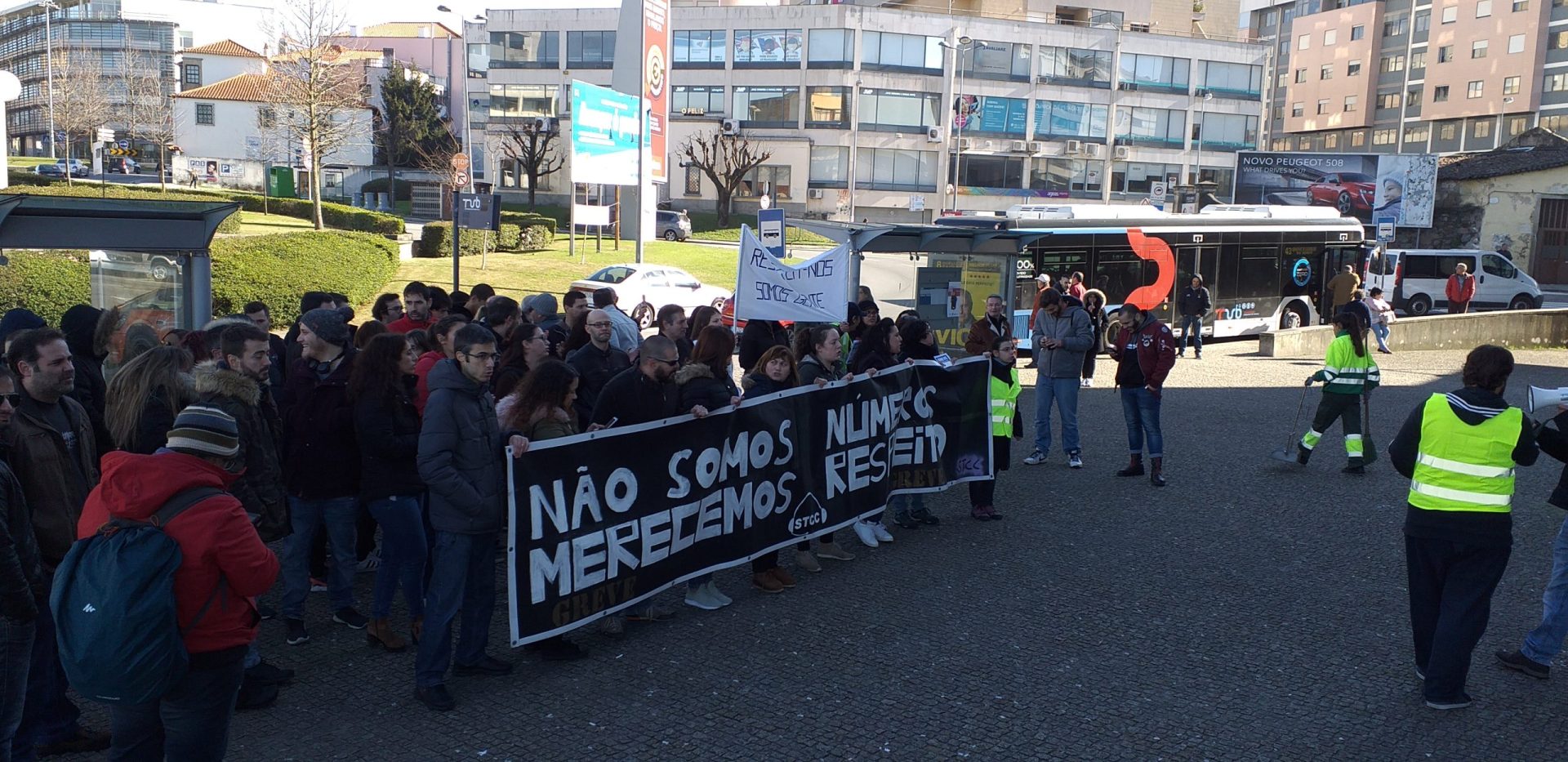 Trabalhadores dos call center manifestam-se em Braga