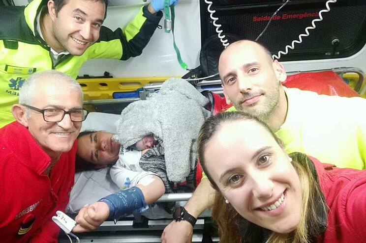 Sines. Bebé nasce em ambulância a caminho do hospital