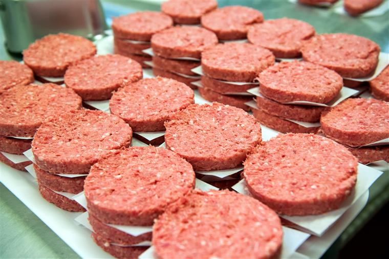 DECO alerta que qualidade da carne picada continua a ser má