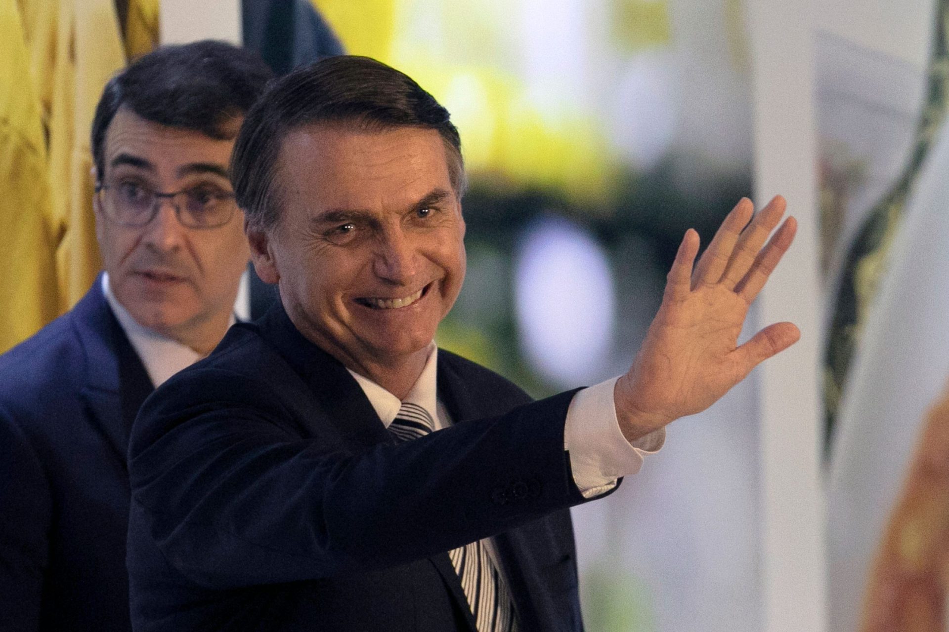 Escolas recebem mail do governo de Bolsonaro a pedir que crianças sejam filmadas a cantar o hino