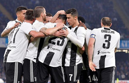 Hat-trick de Ronaldo coloca Juventus nos ‘quartos’ da Champions