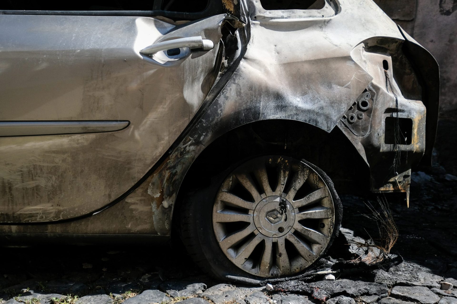 PJ investiga carros incendiados durante esta madrugada em Lisboa