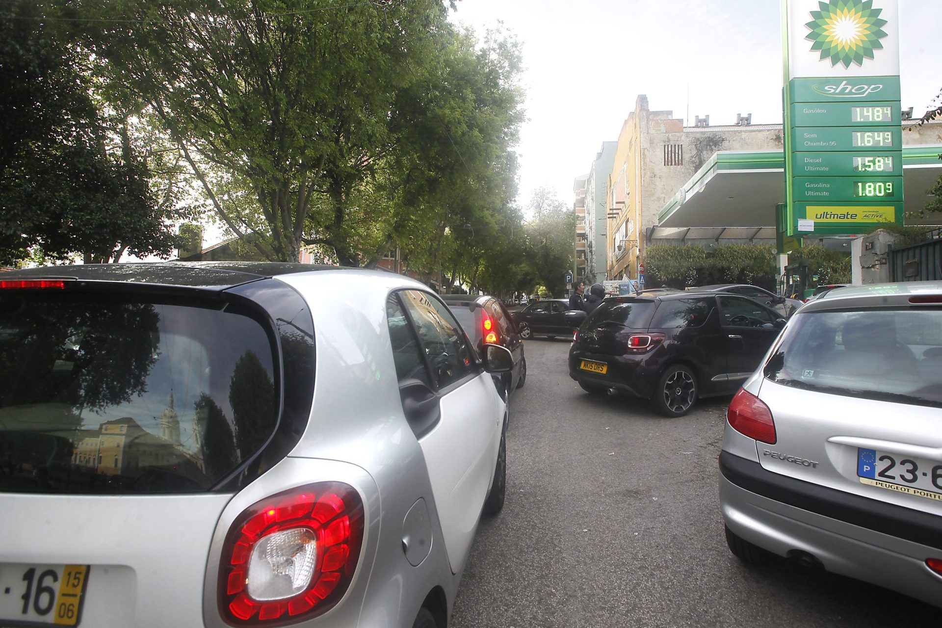 Bombas cheias de condutores mas sem combustível