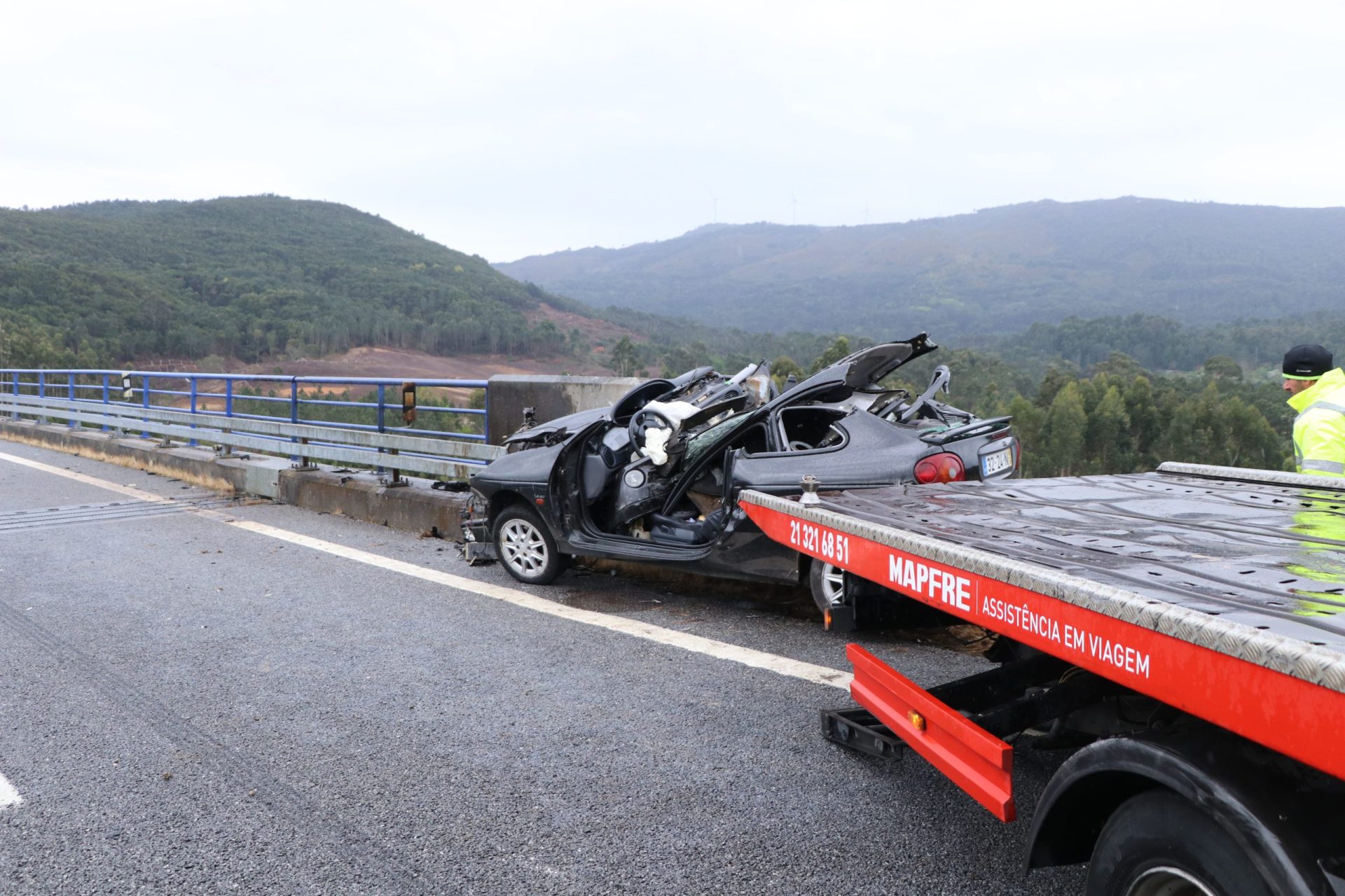 Despiste causa dois feridos graves na A28