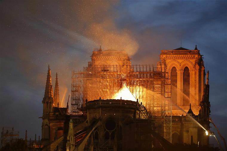 Governo sérvio doa um milhão de euros para reconstrução de Notre-Dame