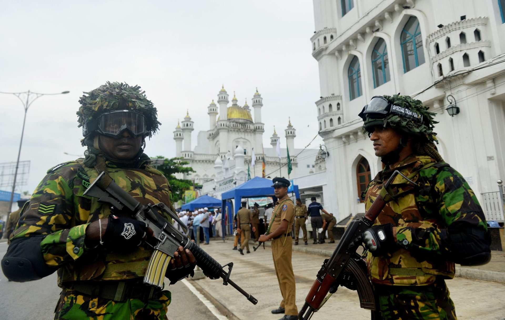 Explosões e troca de tiros entre soldados e suspeitos de ataques no Sri Lanka