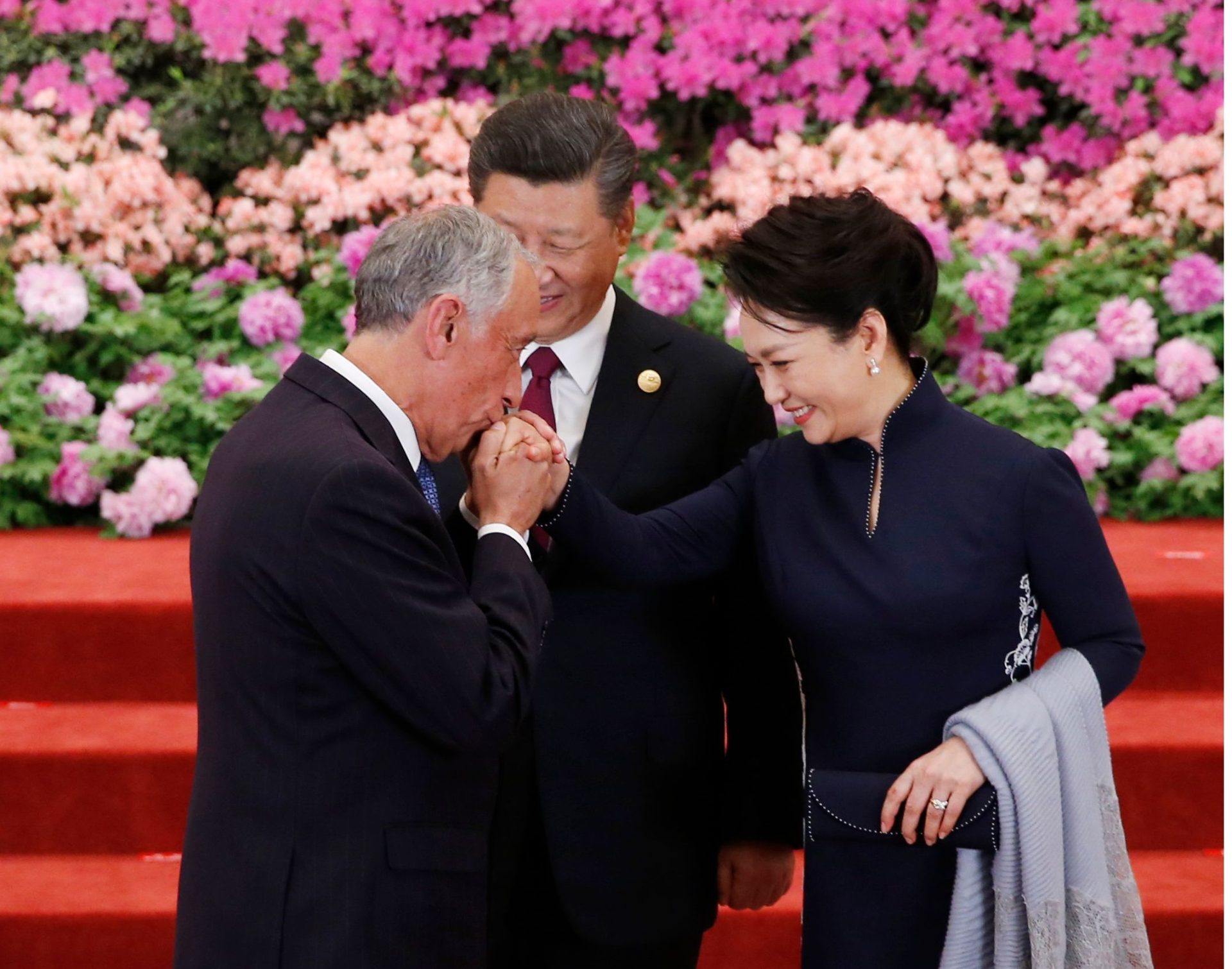 Presidente da República oferece vinho do Porto com mais de cem anos ao homólogo chinês