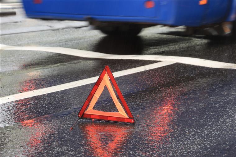 Colisão entre camião e quatro carros condiciona circulação na CRIL em Lisboa