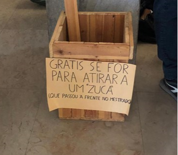 Cartazes com mensagens xenófobas na Faculdade de Direito de Lisboa levam a abertura de processo disciplinar