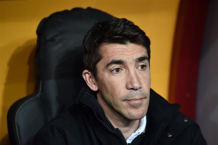 Benfica multado devido a atraso de Bruno Lage para ‘flash interview’