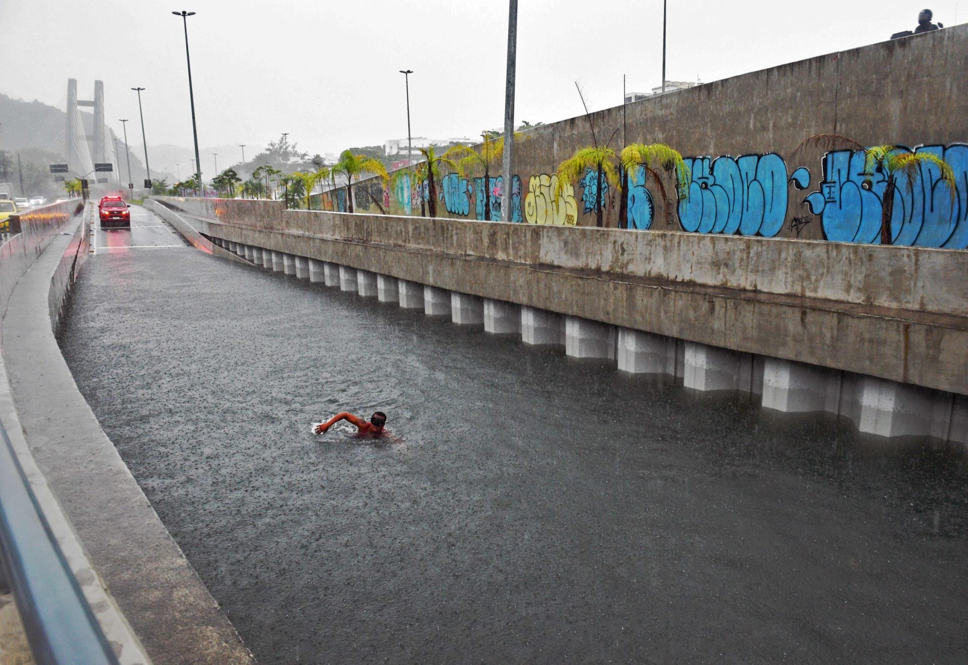 Tempestade no Rio de Janeiro já fez pelo menos cinco vítimas mortais