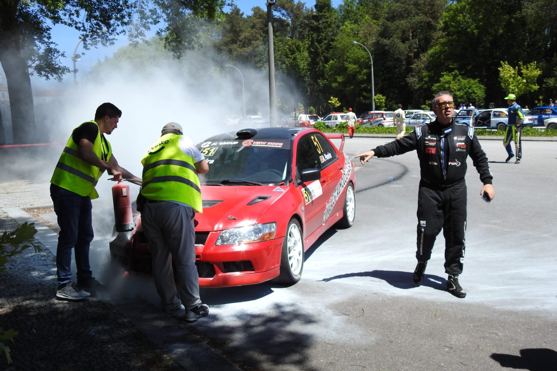 Carro de alta competição arde na Rampa da Falperra