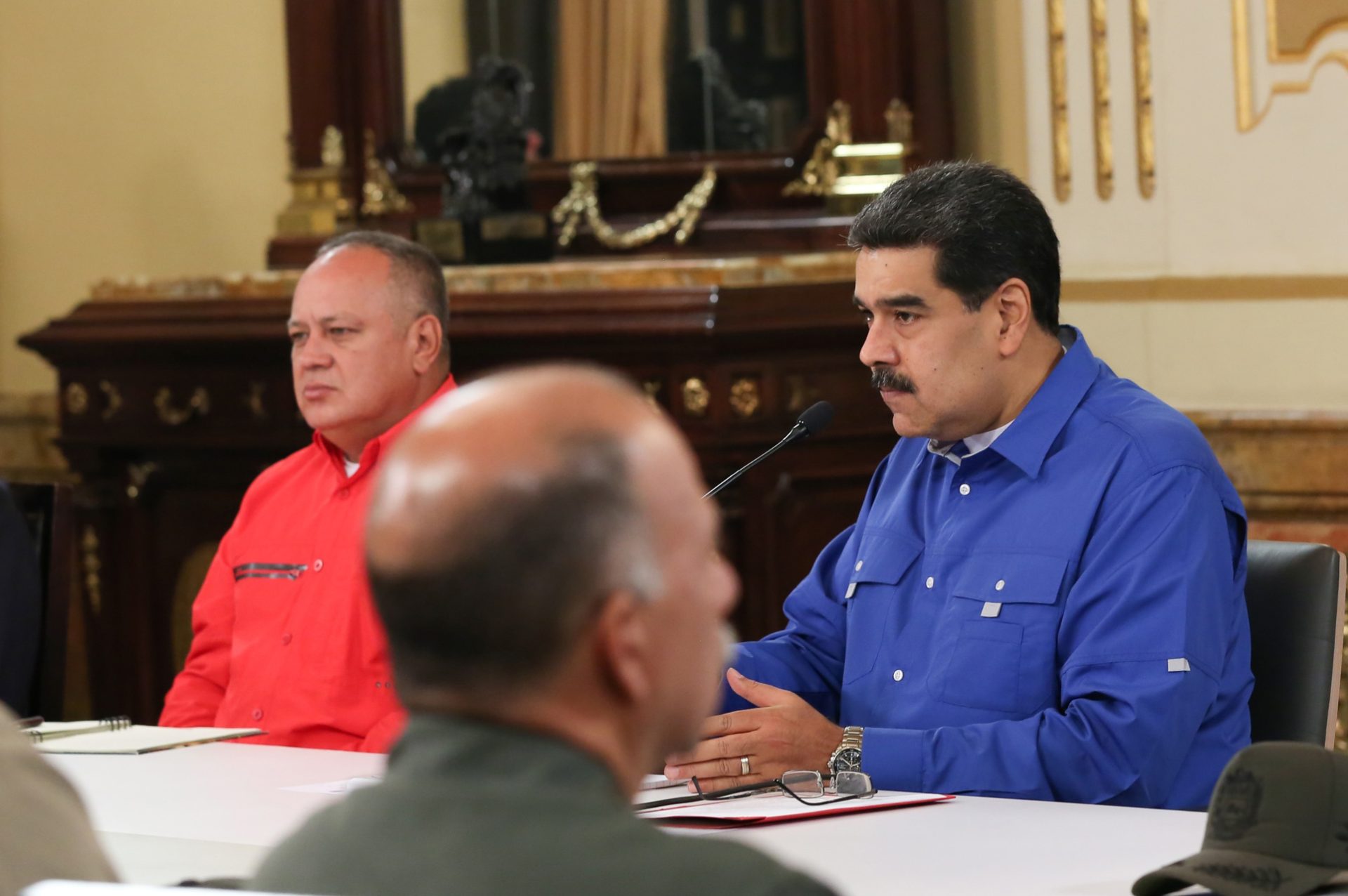 Nicolás Maduro pede união e lealdade aos militares, enquanto Guaidó apela para &#8220;rebelião pacífica&#8221;