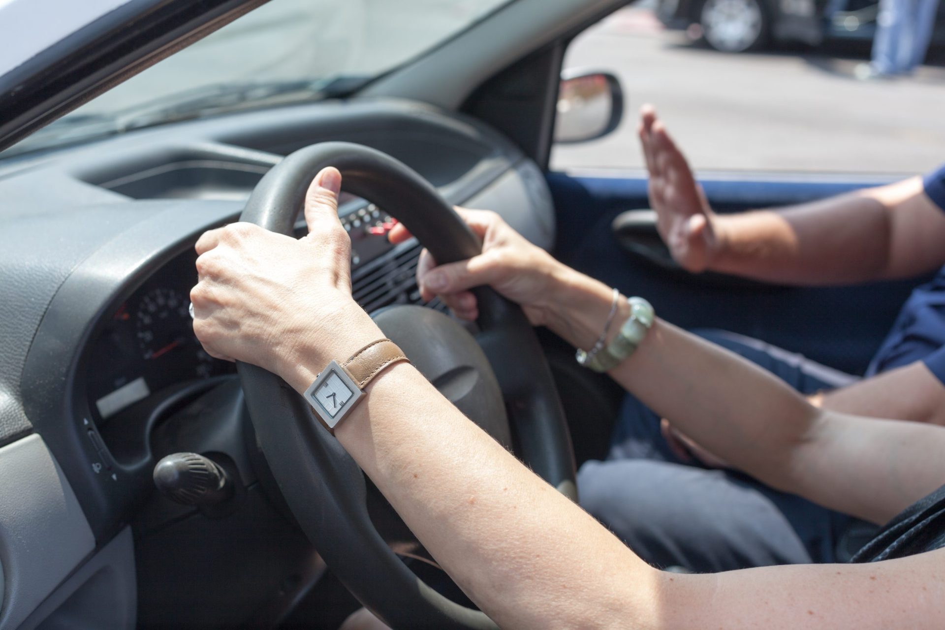 Polícia para condutor que adormeceu com autopiloto ligado