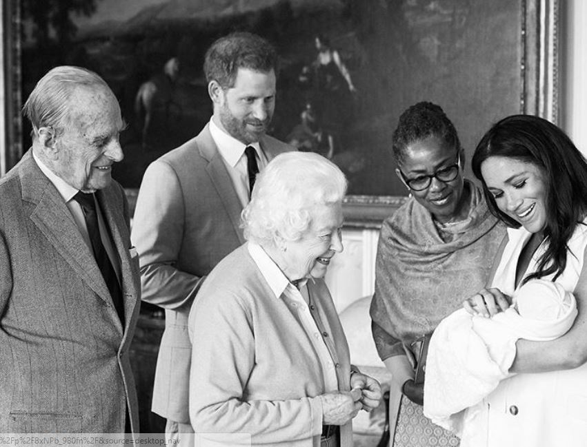 Harry e Meghan apresentam filho à Rainha e anunciam nome do bebé real