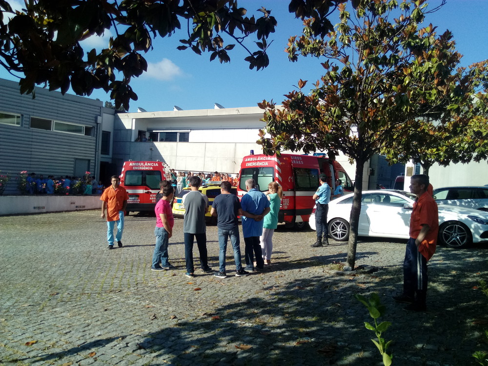 Mulher sofre queimaduras em incêndio numa fábrica de calçado em Guimarães