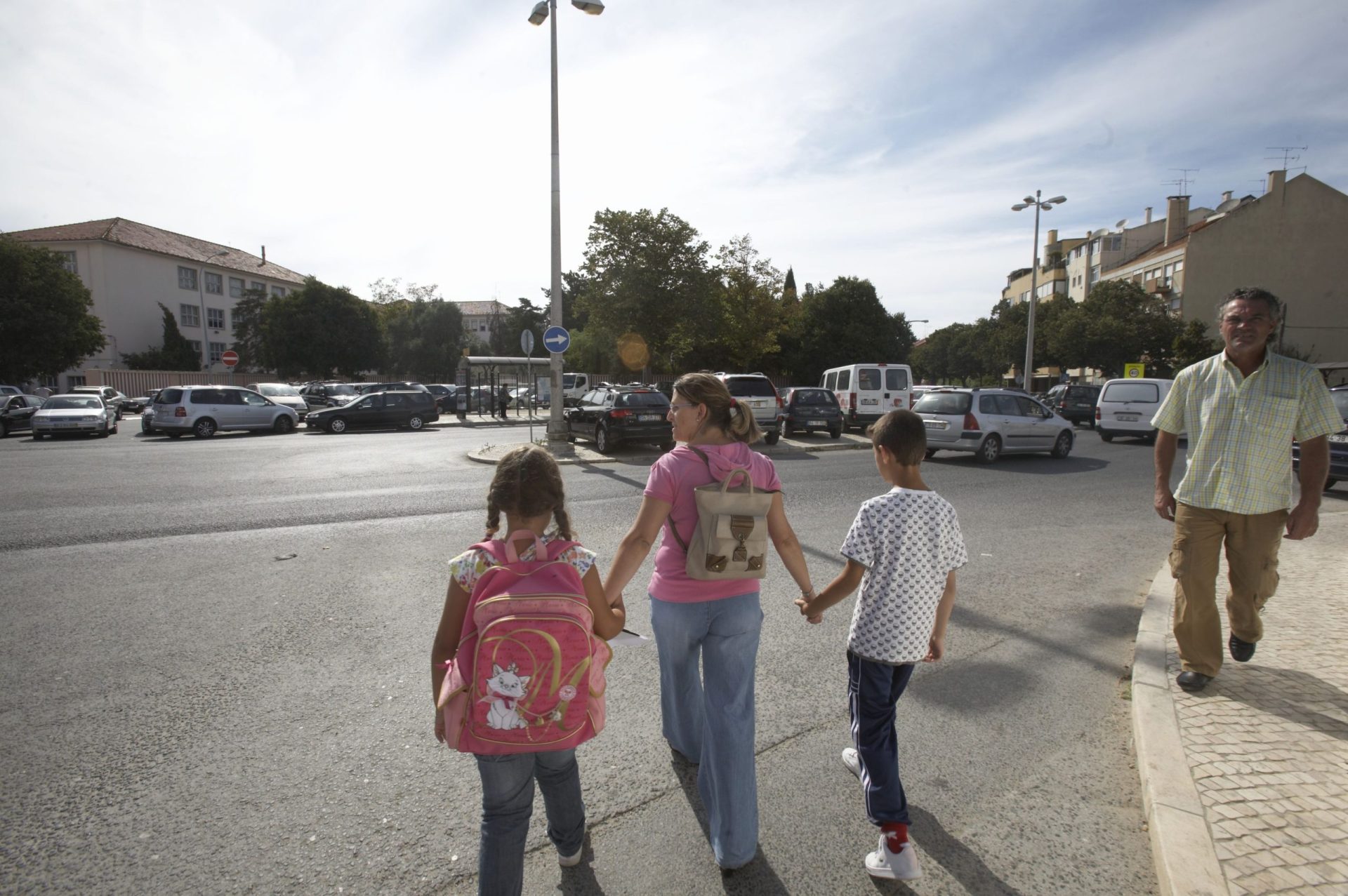 Acompanhar os filhos à escola no primeiro dia de aulas justifica falta na Função Pública