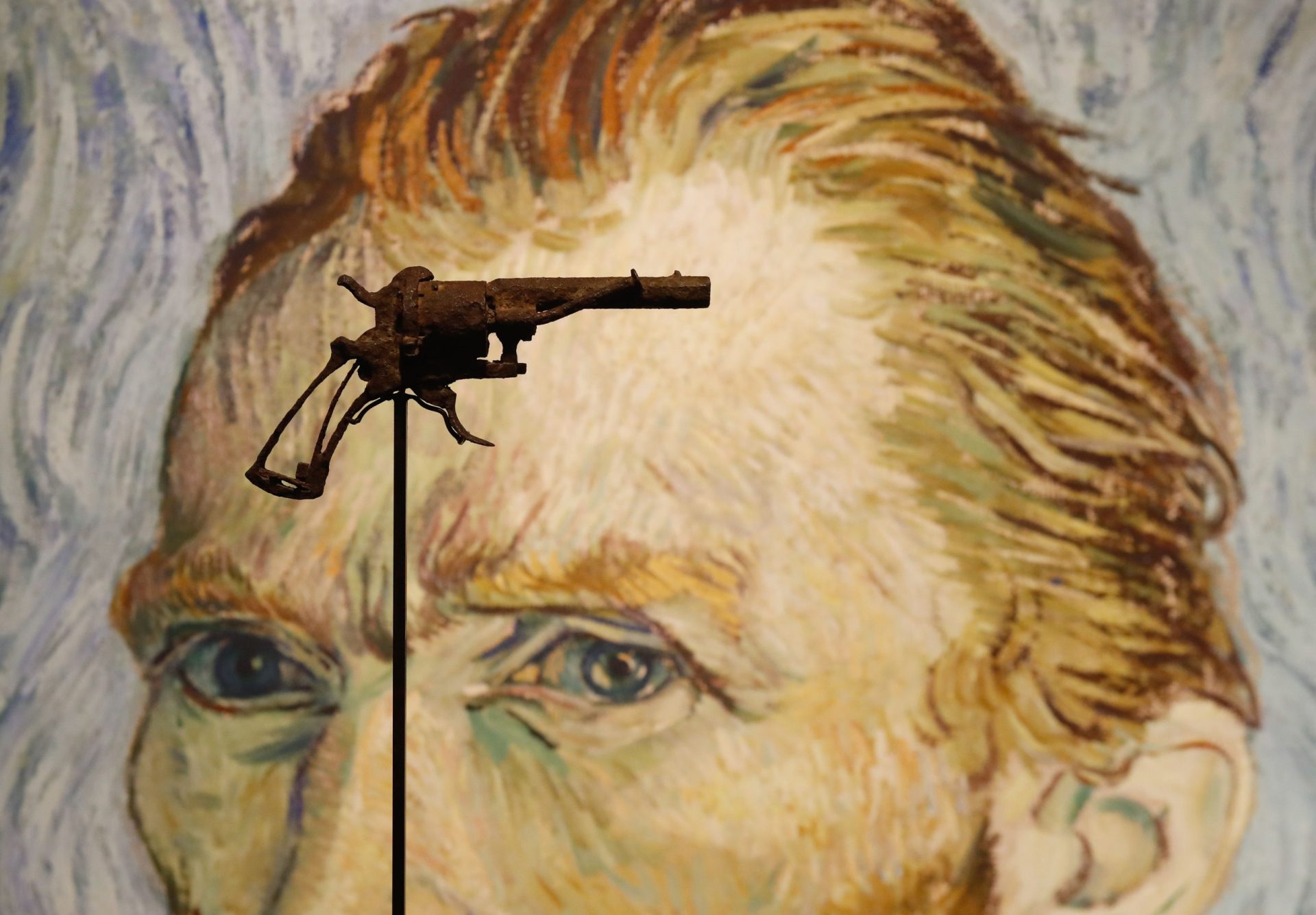 Comprador anónimo paga mais de 160 mil euros pela arma que matou Van Gogh