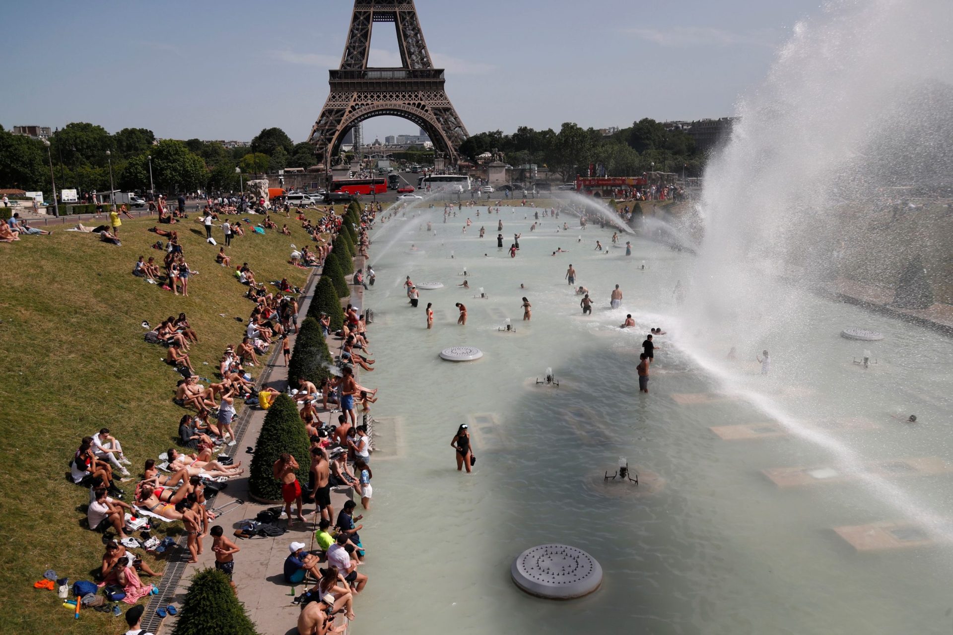 França. País bate recorde de calor com os termómetros a marcar os 45.1 graus