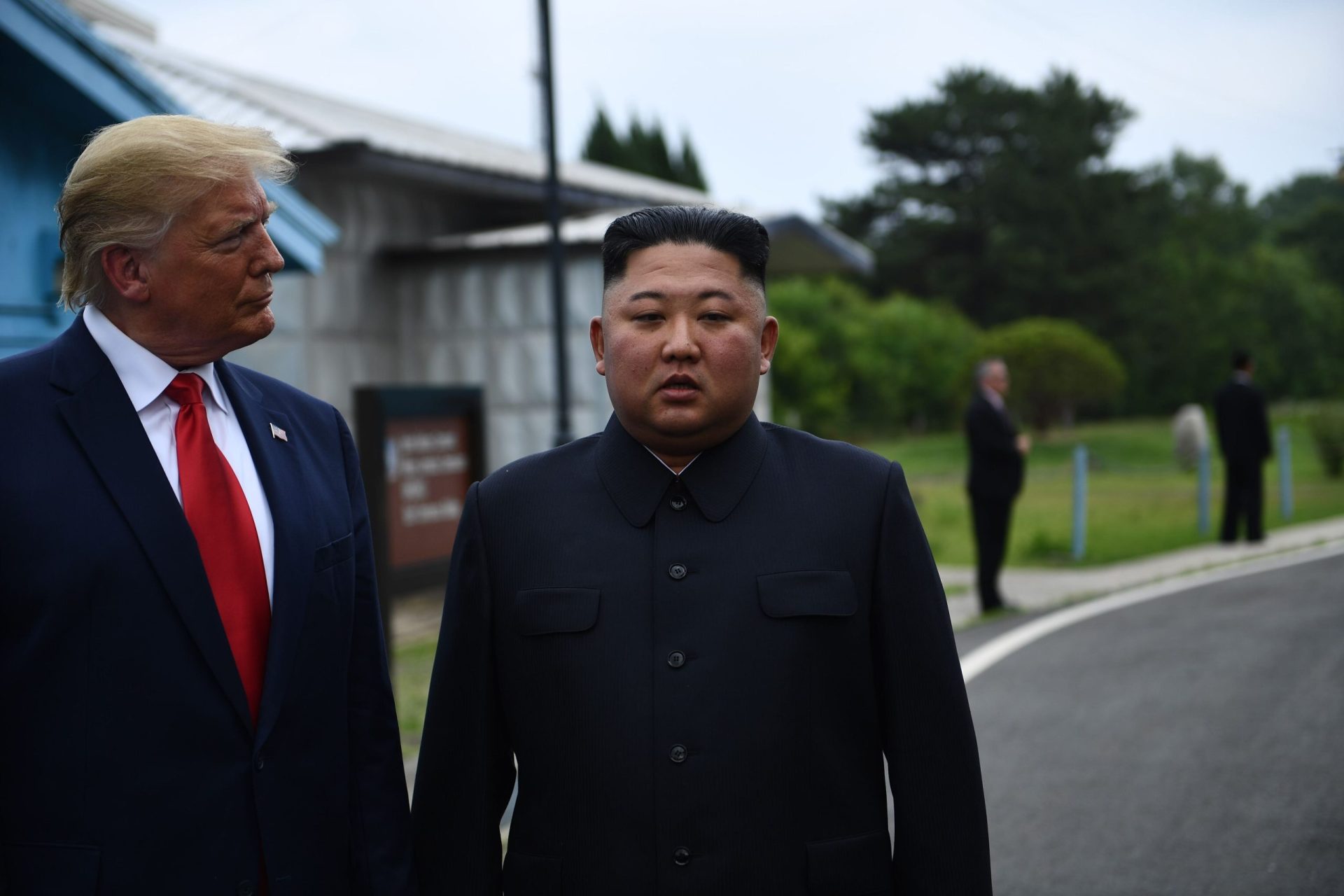 Trump é o primeiro Presidente dos EUA a pôr o pé na Coreia do Norte