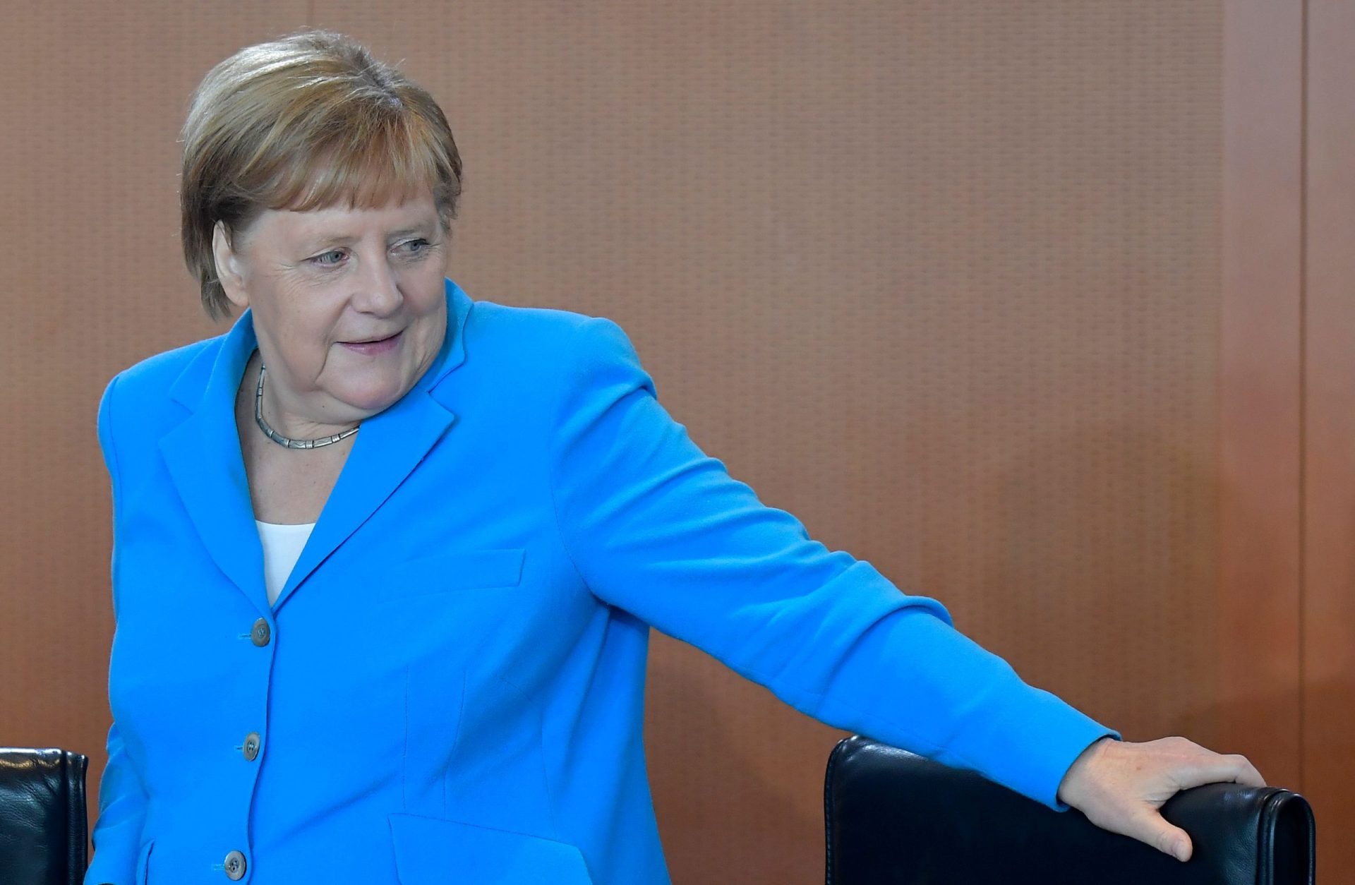 Merkel sofre tremor estranho pela terceira vez em menos de um mês