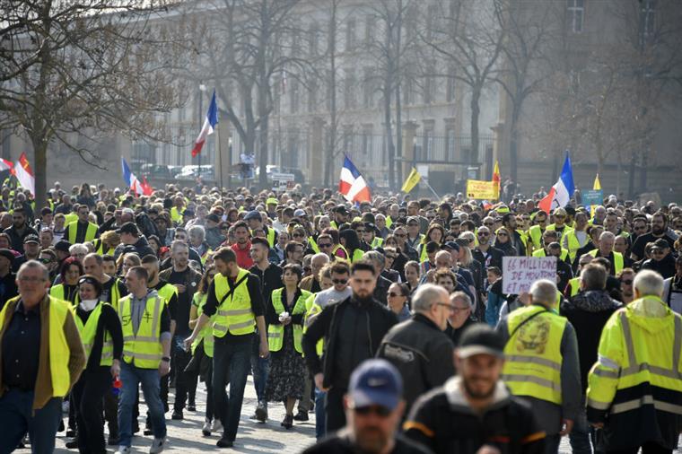 Coletes Amarelos. Protestos custaram o equivalente a 0,1% do PIB francês