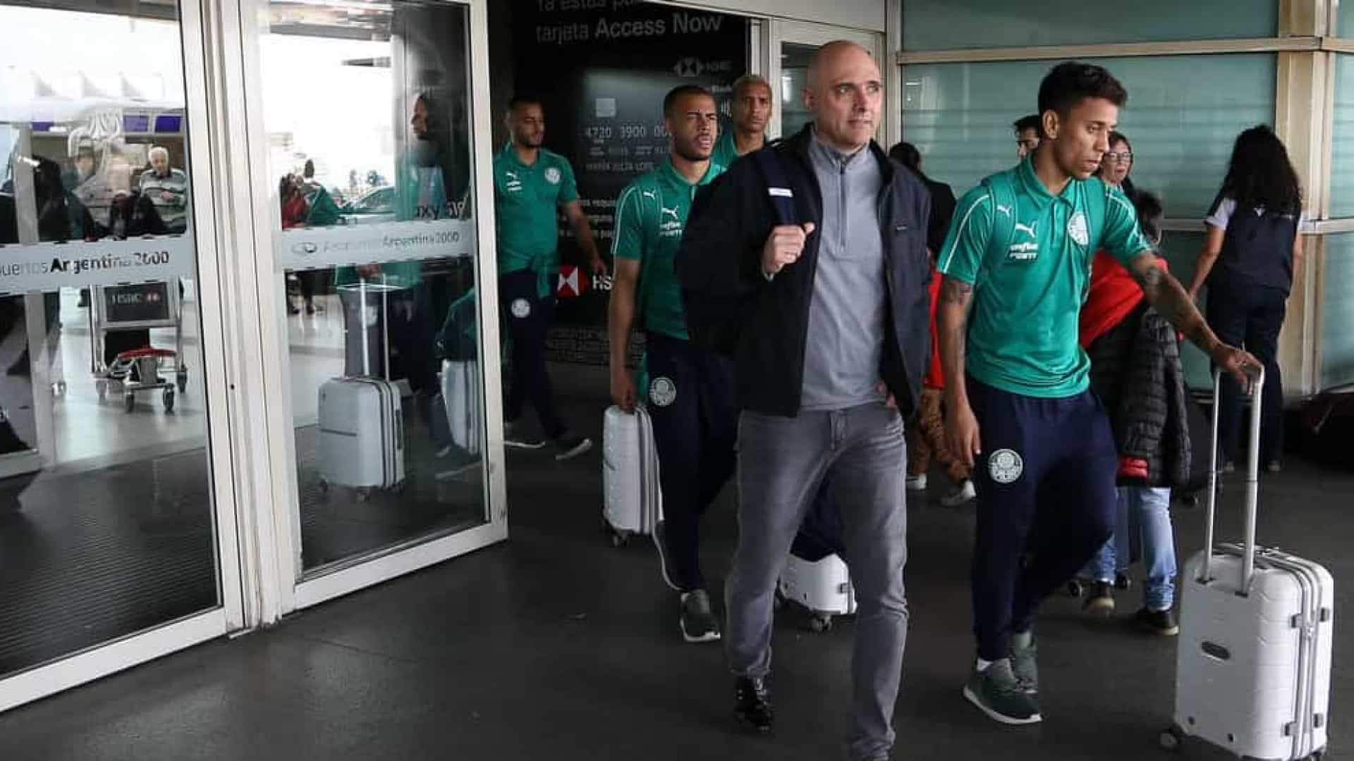 Comitiva do Palmeiras vive momento de tensão a bordo de avião