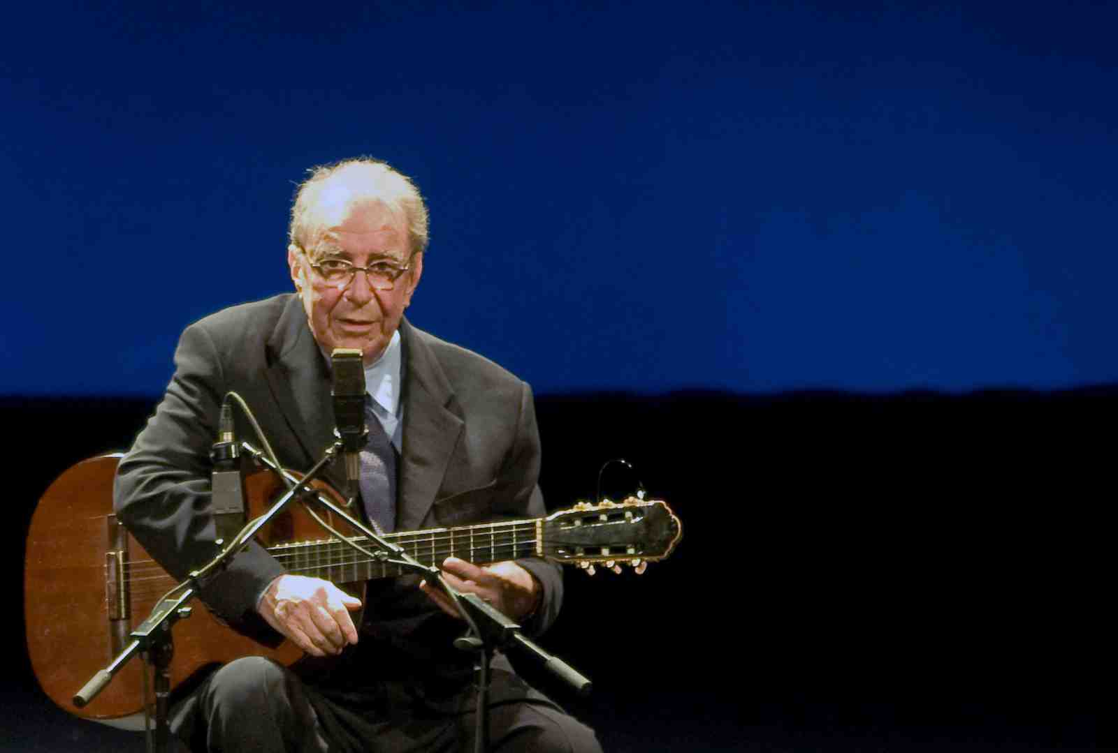 Morreu o cantor João Gilberto