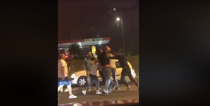 Vídeo mostra troca de agressões em fila de espera para abastecer em Almada