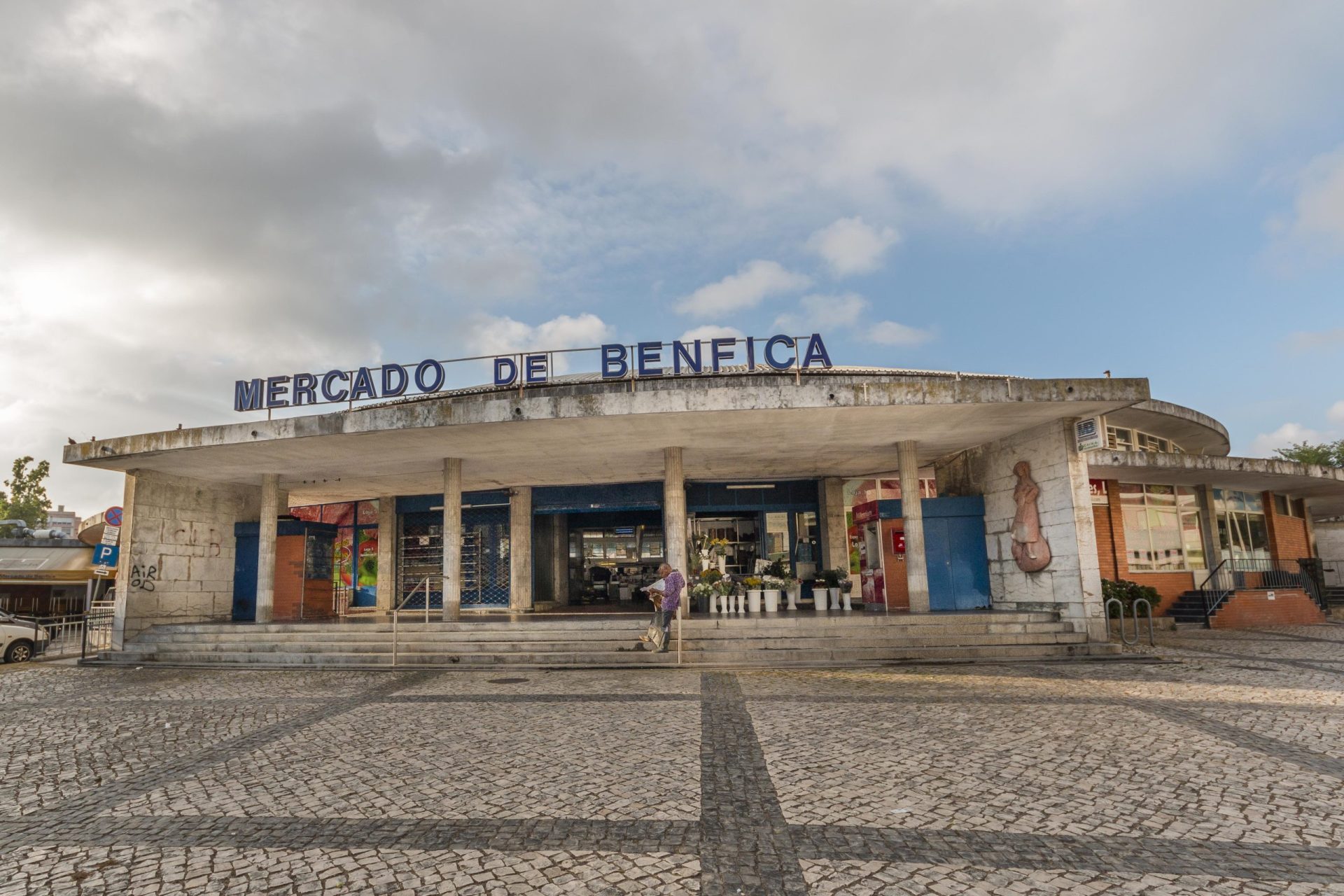 Mercado de Benfica alvo de operação policial