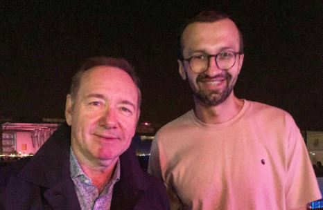 Lisboa recebe Kevin Spacey de máquina fotográfica na mão