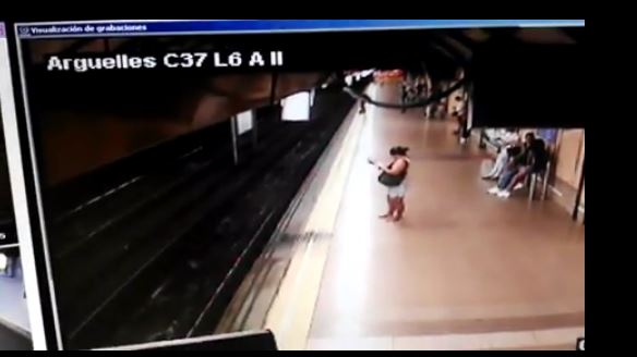 Jovem foi empurrado para a linha do metro por desconhecido em Madrid