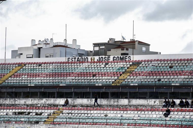 Estádio do extinto Estrela da Amadora à venda por seis milhões