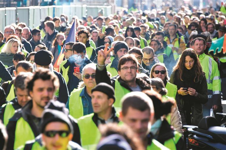 Coletes Amarelos juntam-se à greve dos motoristas em protesto