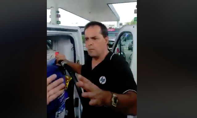 Corrida aos combustíveis. Homem tenta impedir condutor de atestar bidon |  VÍDEO