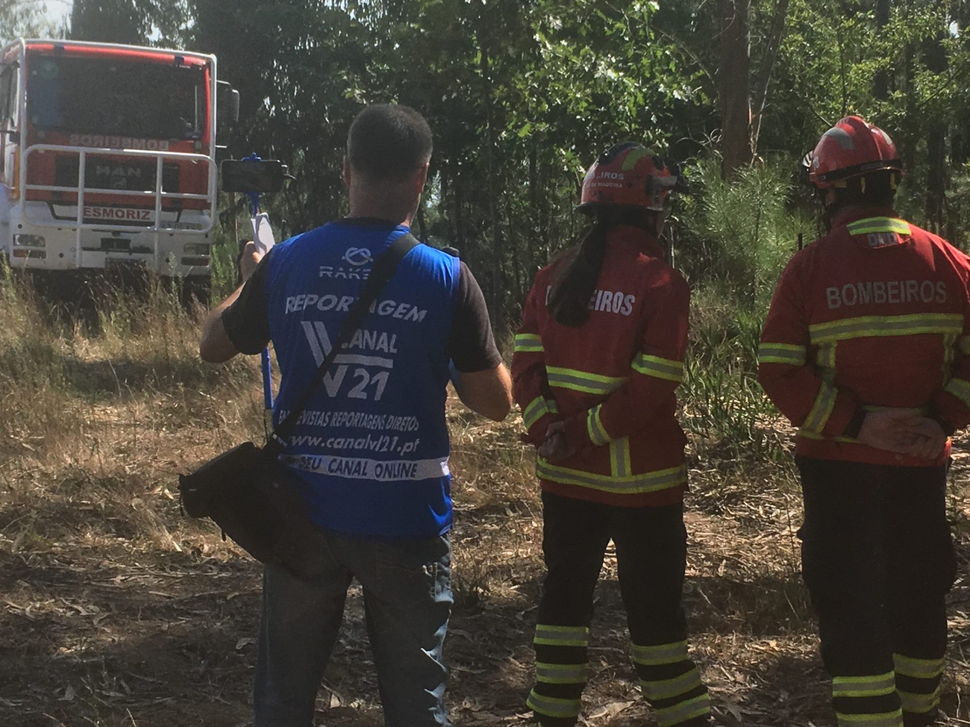 Grande incêndio em Santa Maria da Feira ameaça casas