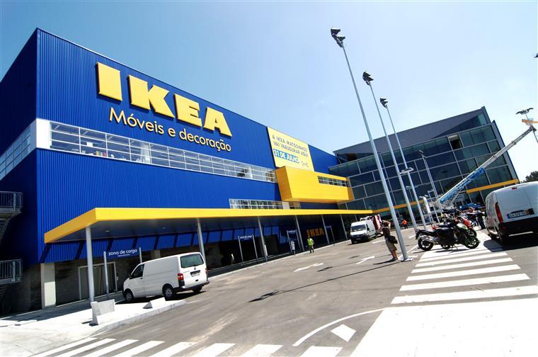 3000 pessoas tentaram jogar às escondidas em loja IKEA mas foram travadas pela polícia