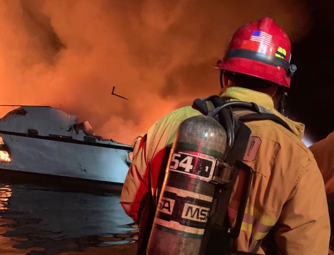 Vários mortos após incêndio em barco na Califórnia