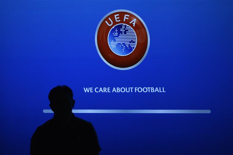 Público pode regressar aos estádios, autoriza UEFA