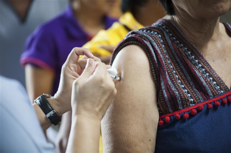 Falta de vacinas da gripe preocupa farmacêuticos